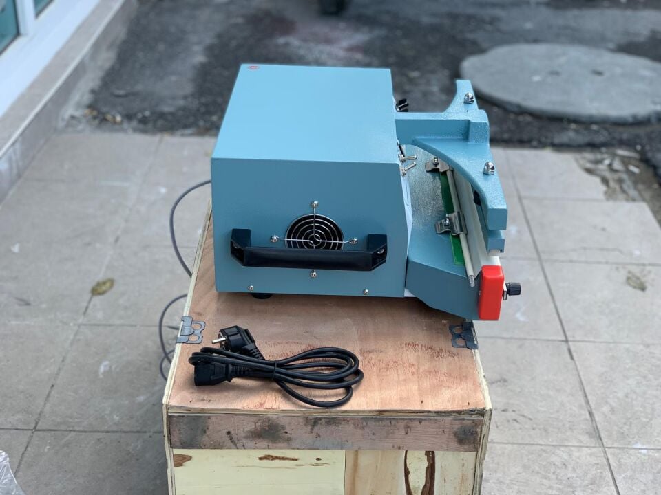 Lavion PFS-600T Elektronik Pedallı Poşet Yapıştırma Makinesi 60 Cm