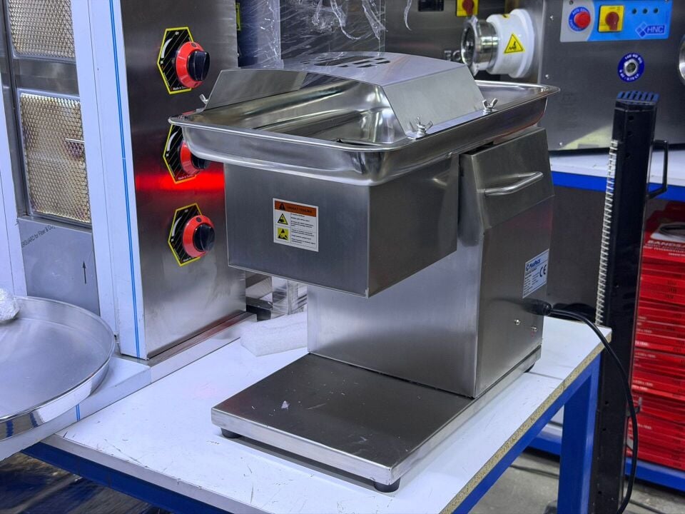 Makpack Jülyen ve Tantuni Et Doğrama Makinesi 8 Mm 220 V AKHR-8080