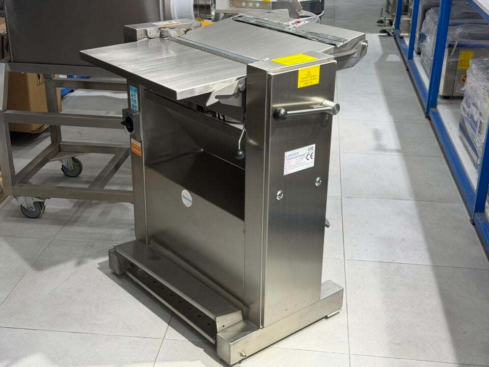 Lavion Ayaklı Döner Eti Açma Makinesi Yaprak Döner Makinesi