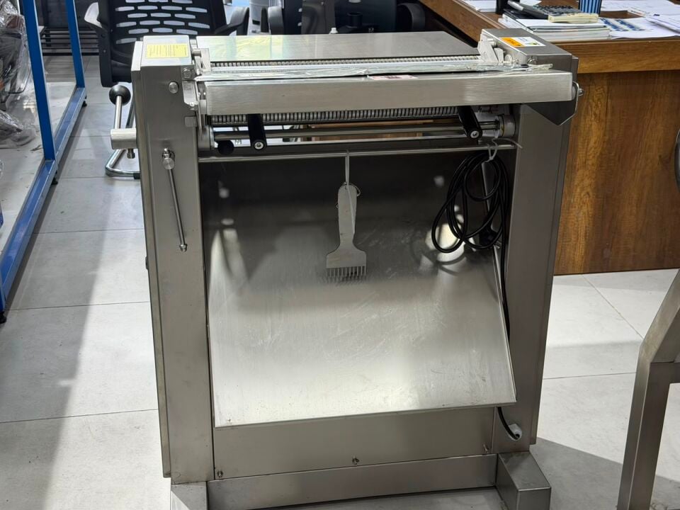 Lavion Ayaklı Döner Eti Açma Makinesi Yaprak Döner Makinesi