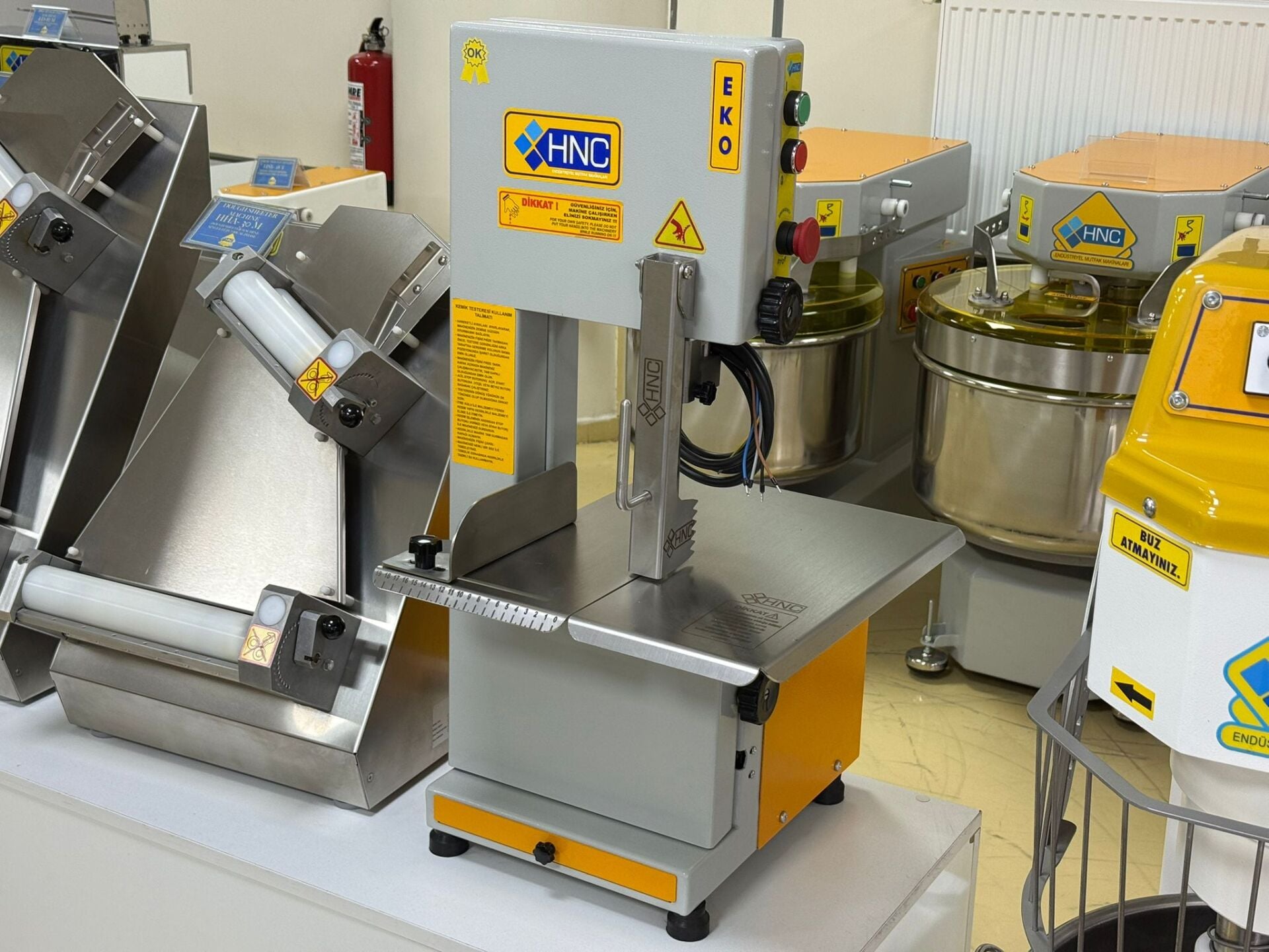 Hnc Junior Et Kemik Testeresi Yeni Model 0,75 kW 220 V